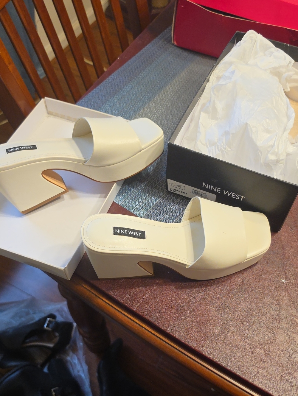 Never Worn Nine West Cream Platform Slide Mules